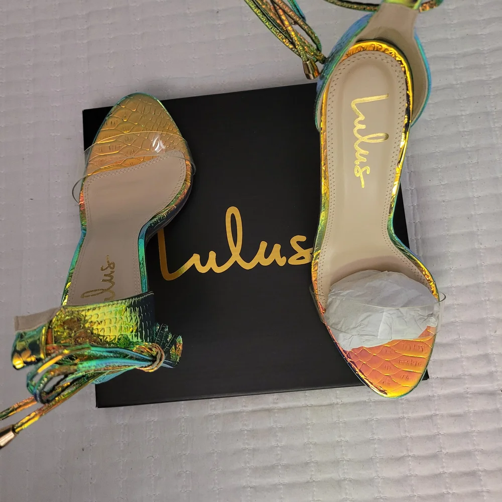 Lulu's Iridescent Gold and Green Women's Heels - Picture 3 of 7